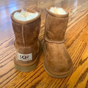 TODDLER UGG SIZE 6